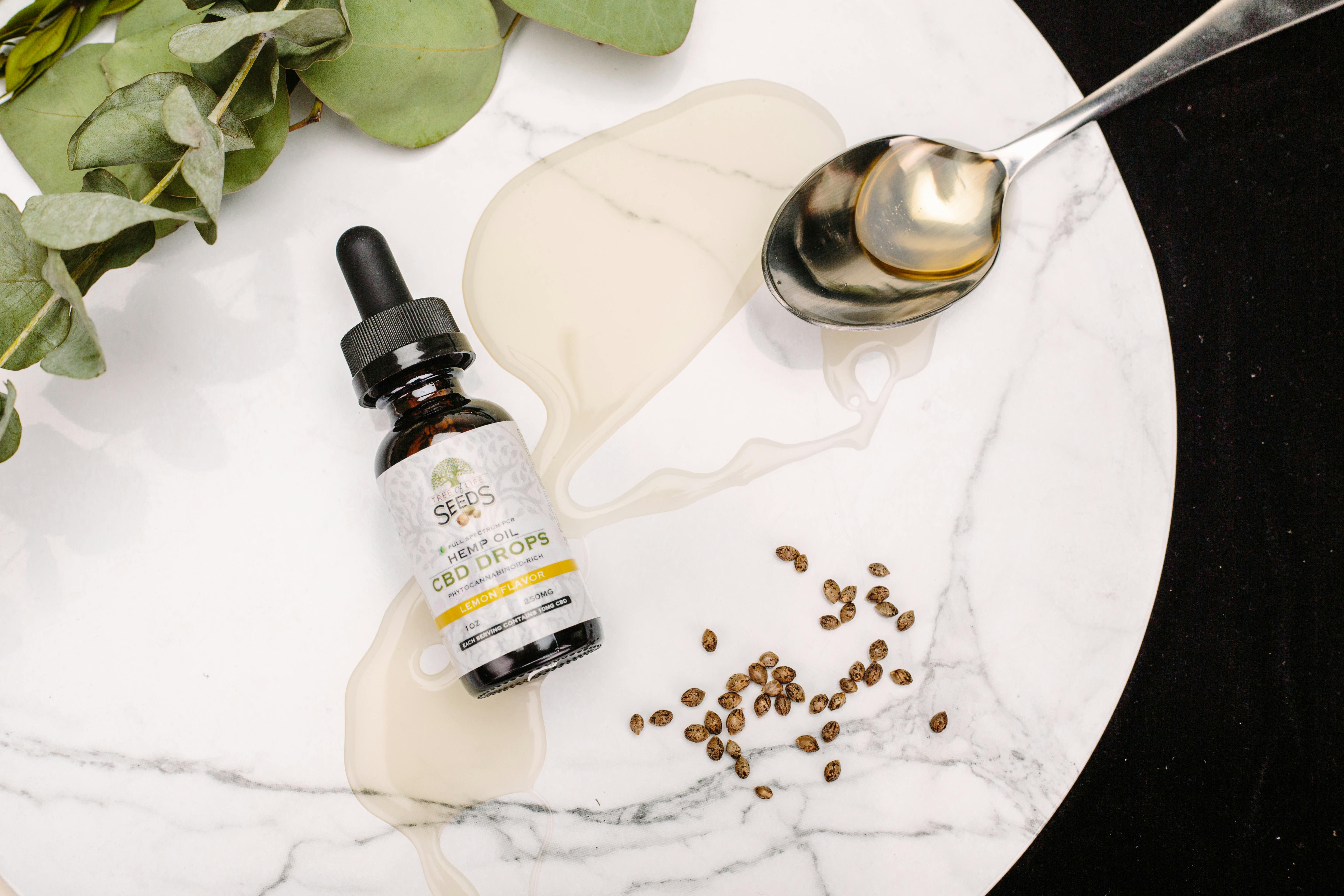 Différence patchs, huiles et infusions CBD : lequel choisir pour les règles douloureuses ? - Tranquille les Filles